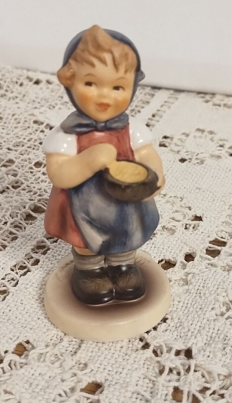 Goebel M.I. Hummel Figurine "From Me to You" 629-1992